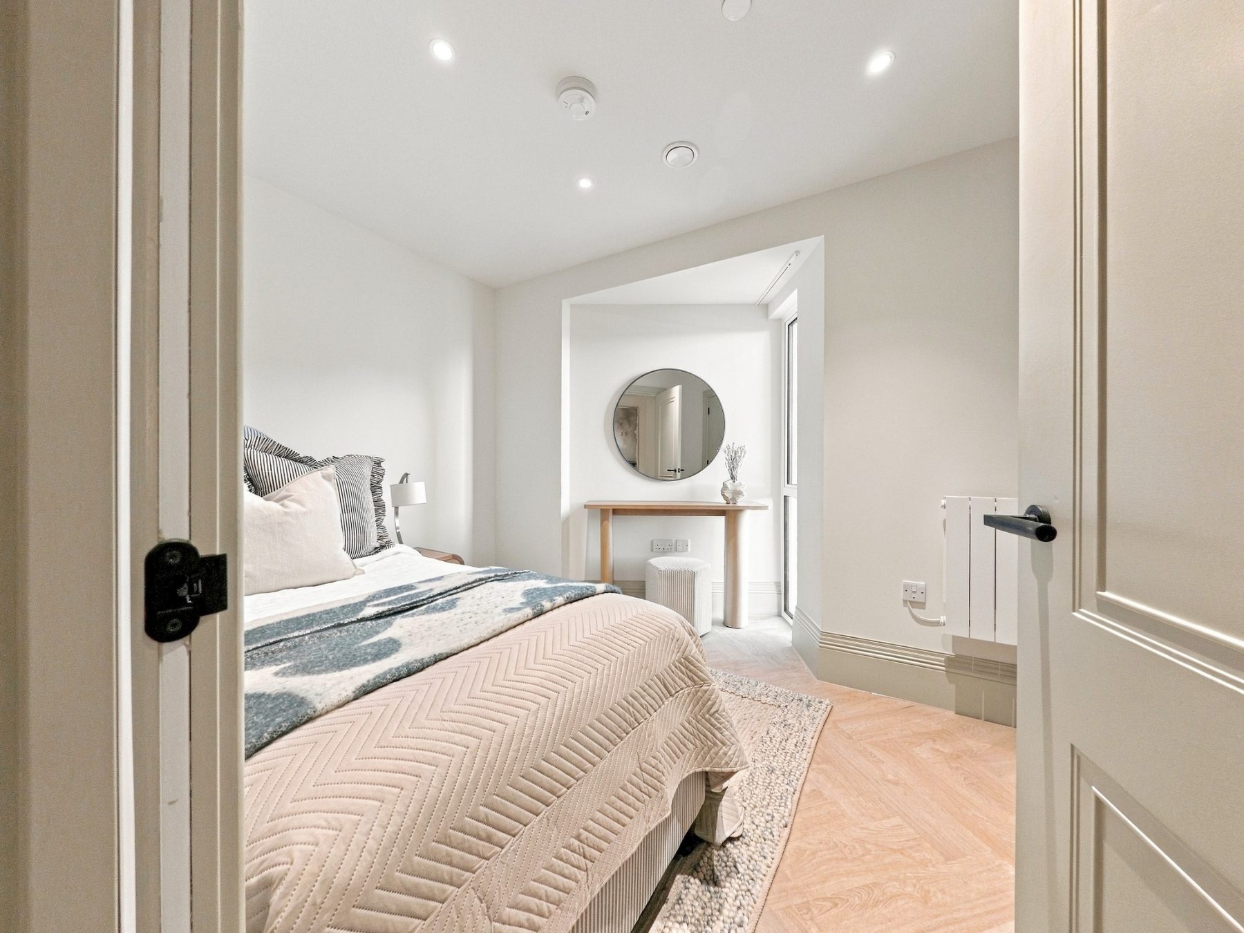 Bedroom with a double bed and a dressing table by the window